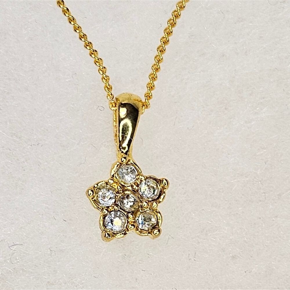 Flower Rhinestone and Gold Pendant and chain
